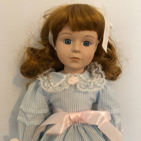 Porcelain Doll - including stand - Picture 2 of 8